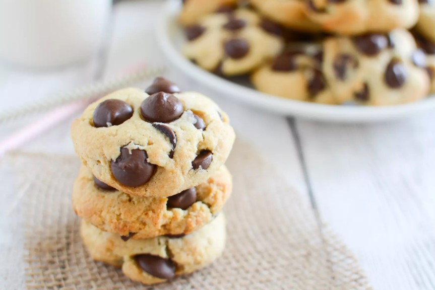 Paleo Chocolate Chip Cookies